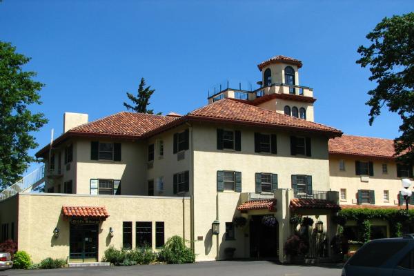 Columbia Gorge Hotel