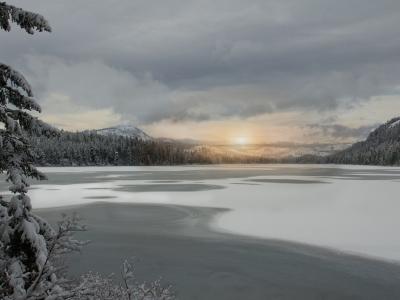 Sunset on a frozen lake, Oregon - Flickr - Bonnie Moreland (free images)