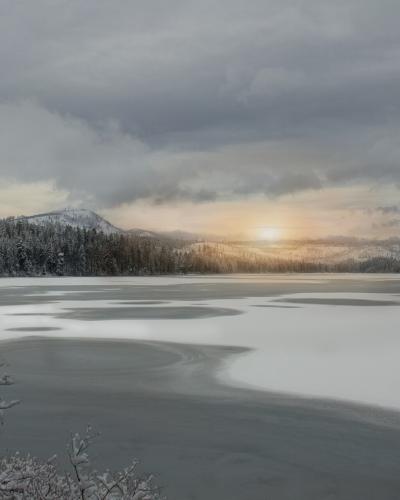 Sunset on a frozen lake, Oregon - Flickr - Bonnie Moreland (free images)