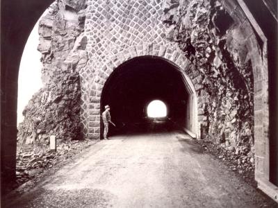 Mosier Twin Tunnels (33037104002)